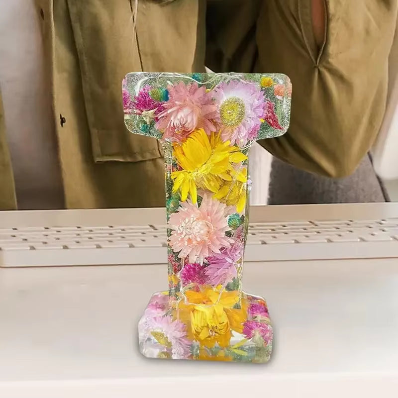 Floral Letter Night Light Alphabet Letter LED Lights Luminous Number Lamp Decorative Resin Lamp with Initial Letter & Dry Flower