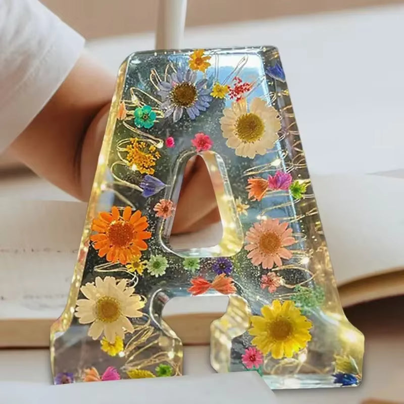 Floral Letter Night Light Alphabet Letter LED Lights Luminous Number Lamp Decorative Resin Lamp with Initial Letter & Dry Flower
